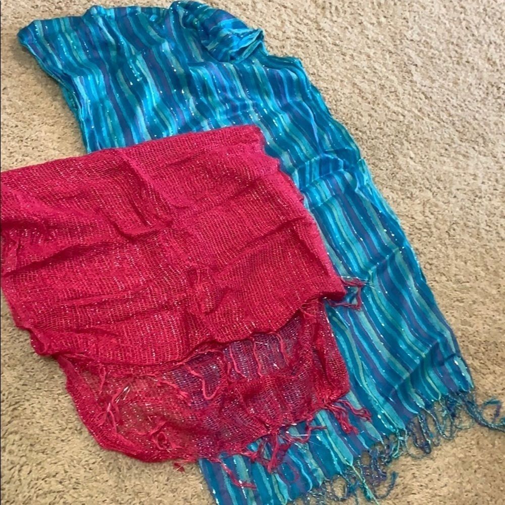 🛍 Scarves!! So cute and sparkly!